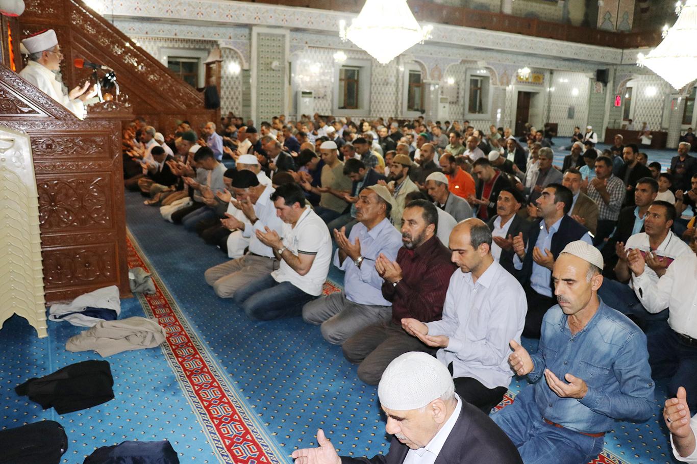 İslam ümmeti ve mazlumlar için dua programı yapıldı